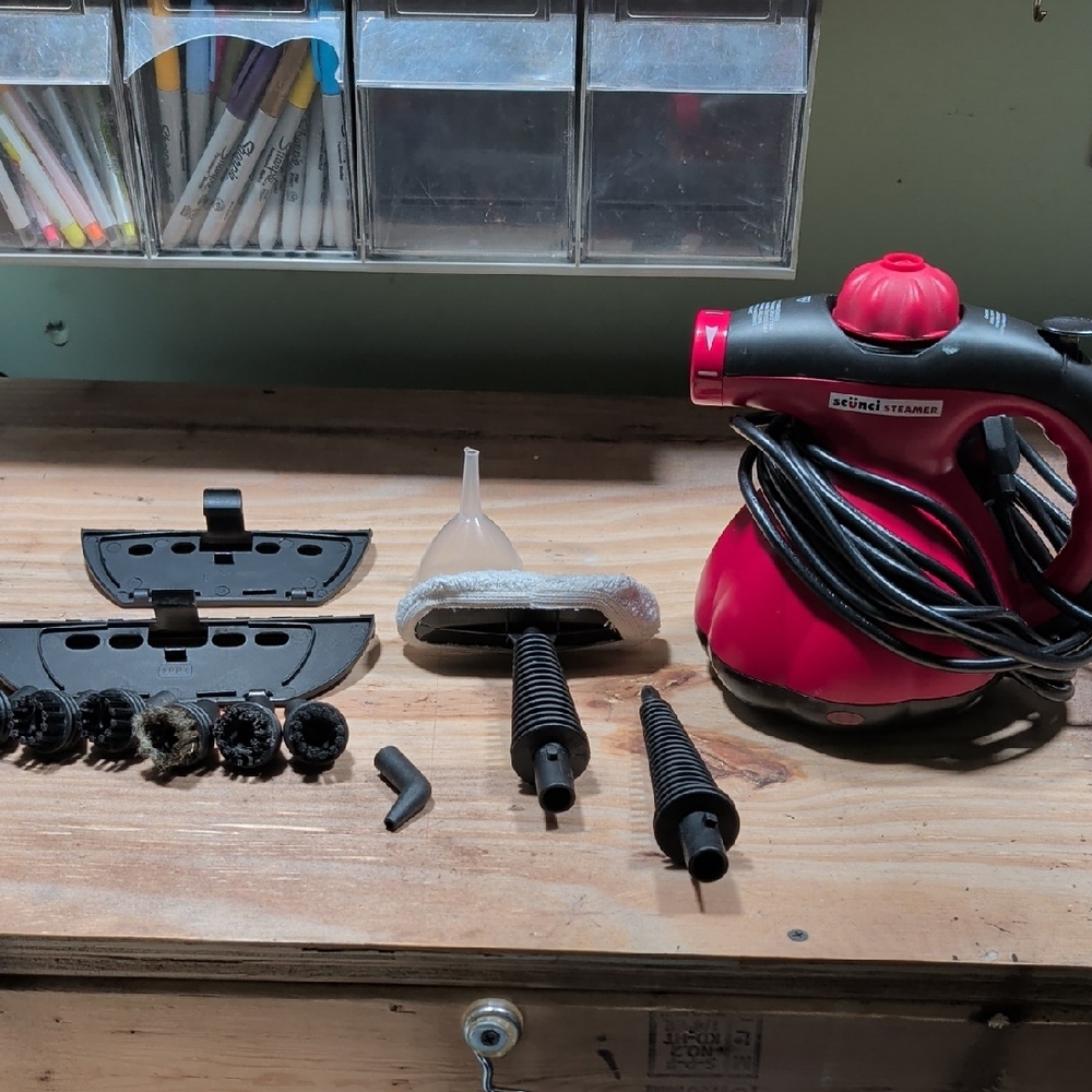 Scunci Red Handheld Steamer with Accessories
